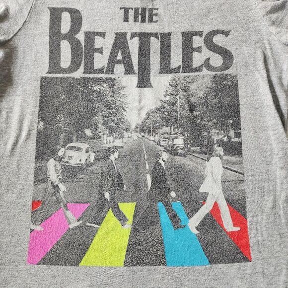 Girls The Beatles Abby Road 2021 Gray Tshirt With Graphics Size Medium - Picture 2 of 5